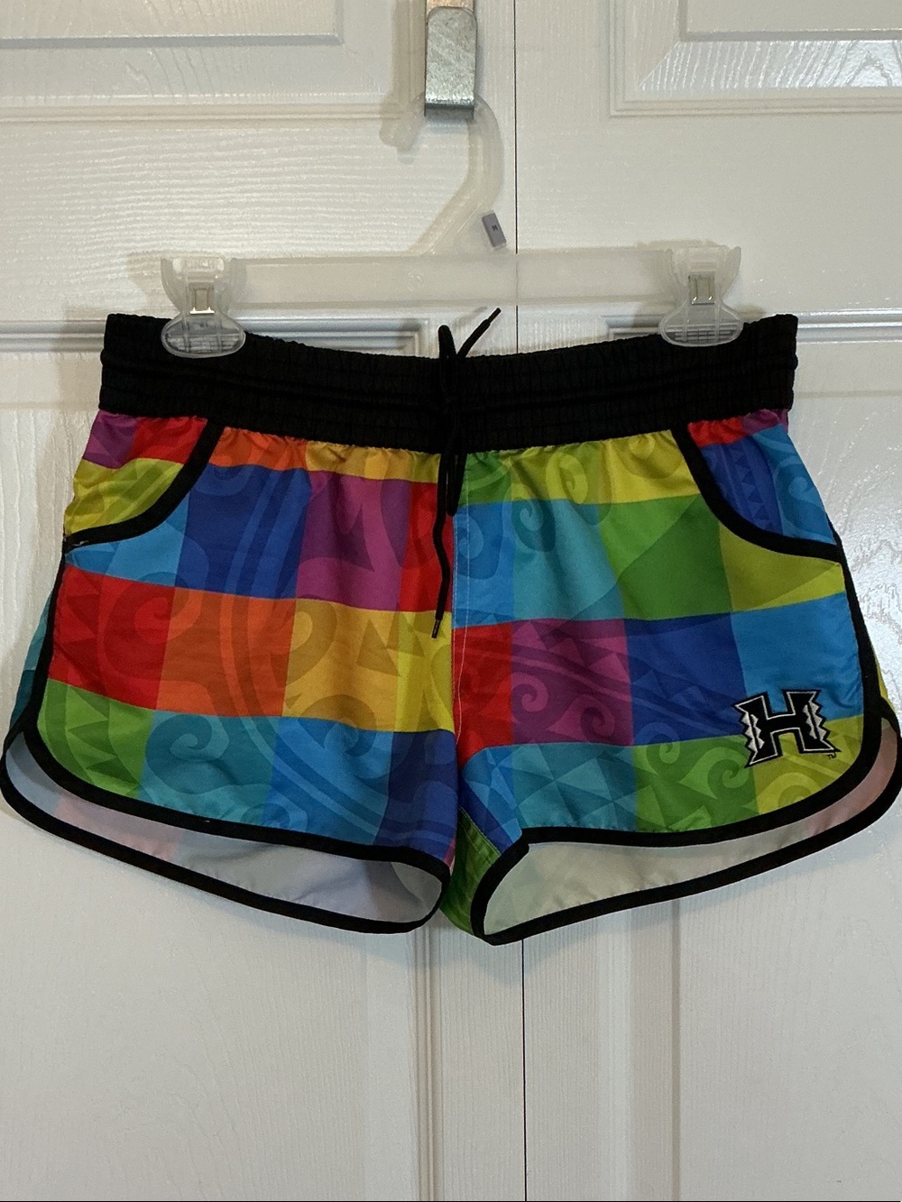 Univ of Hawaii Rainbow Warriors Checkerboard Athletic Women’s Shorts w/pockets